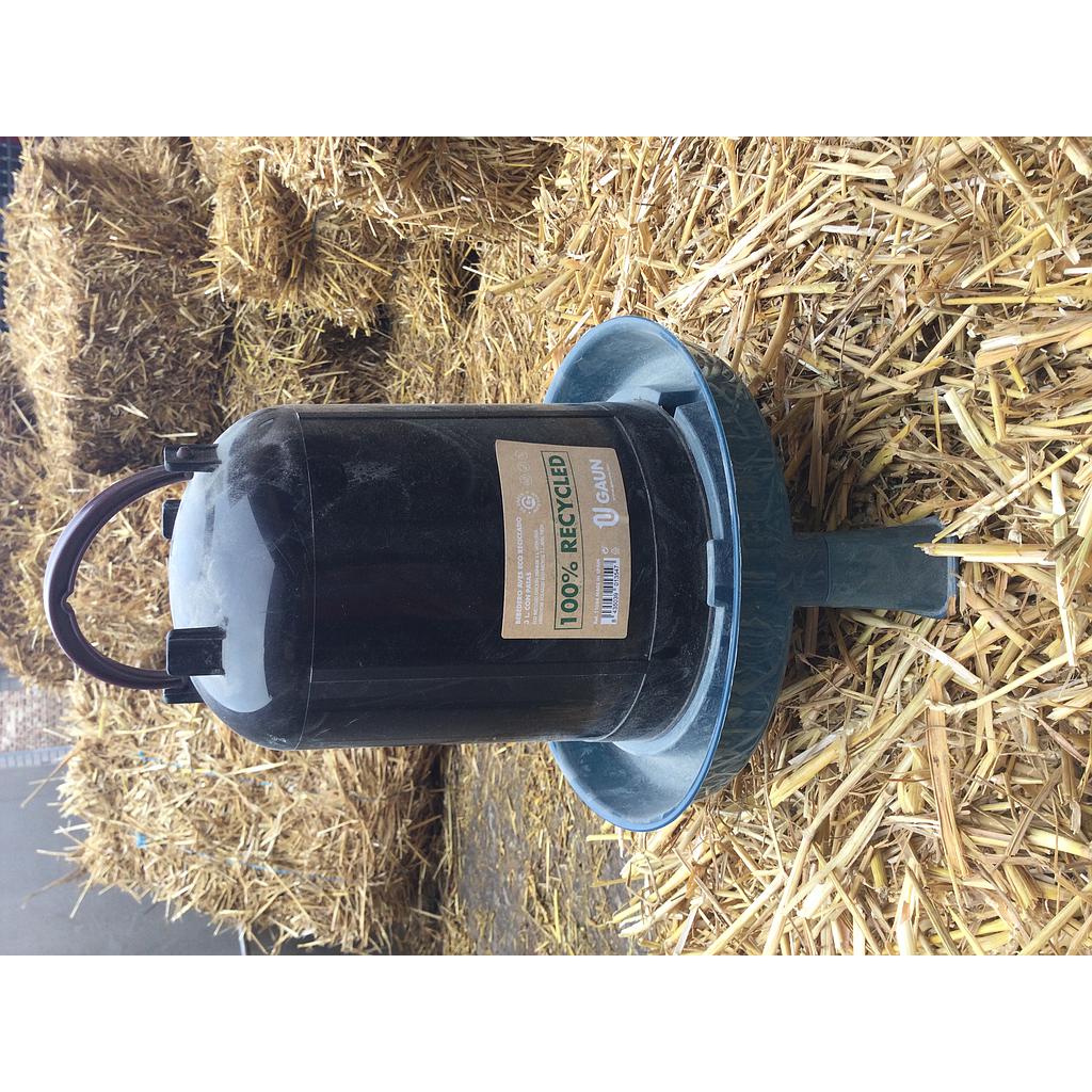 abreuvoir volailles eco recyclé avec pieds 3 litres