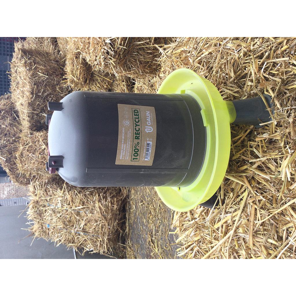 abreuvoir volailles eco recyclé avec pieds 5 litres
